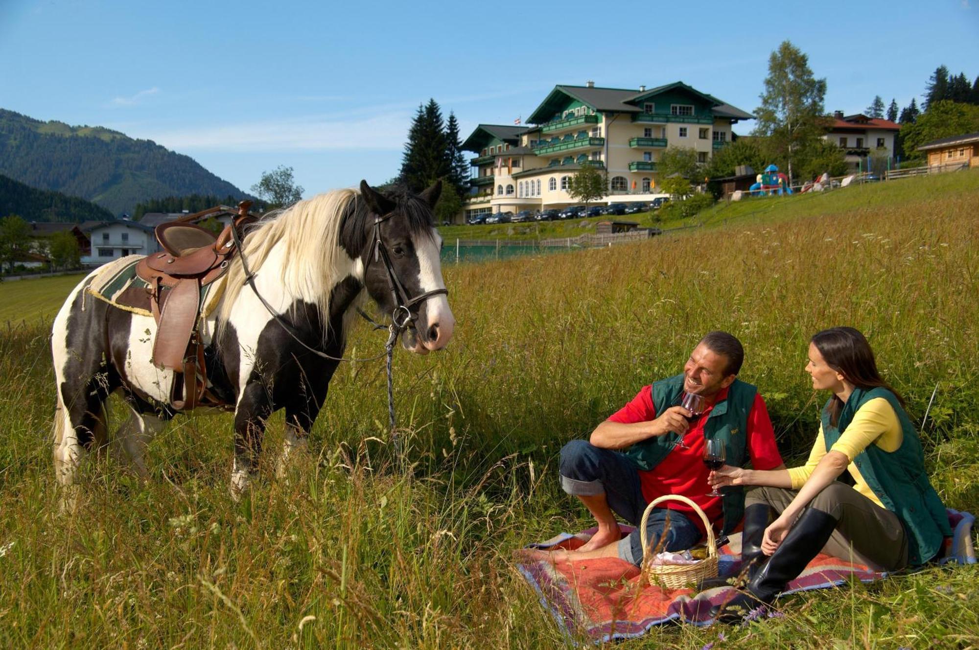 Wohlfuehlresort Und Feriengut Martinerhof ซังต์ มาร์ติน อัม เทนเนนเกอเบียร์เกอ ภายนอก รูปภาพ